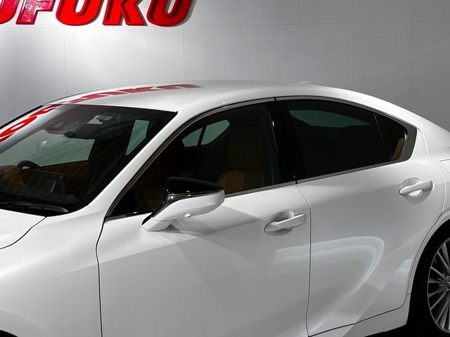 LEXUS IS IS300H VERSION L