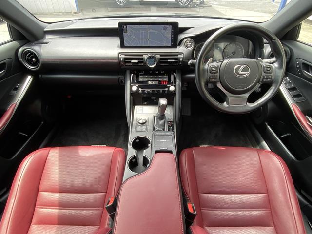 LEXUS IS IS300H VERSION L