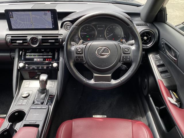 LEXUS IS IS300H VERSION L
