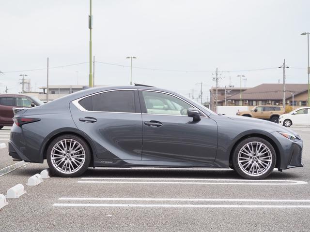 LEXUS IS IS300H VERSION L