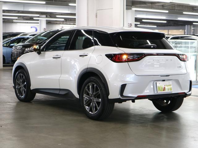 LEXUS LBX ELEGANT