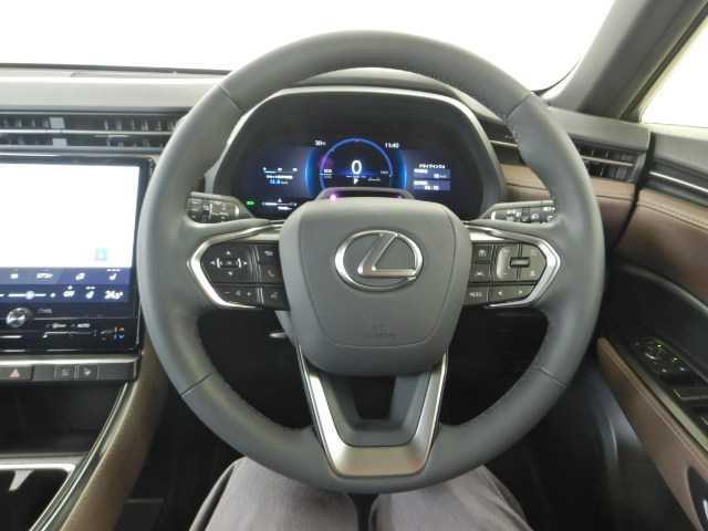 LEXUS LBX ELEGANT