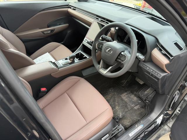 LEXUS LBX ELEGANT