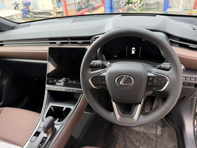 LEXUS LBX ELEGANT