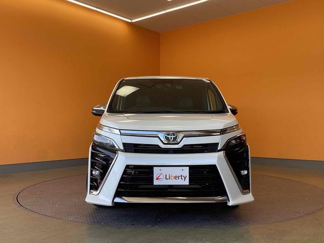 TOYOTA VOXY ZS KIRAMEKI III