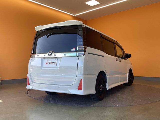 TOYOTA VOXY ZS KIRAMEKI III