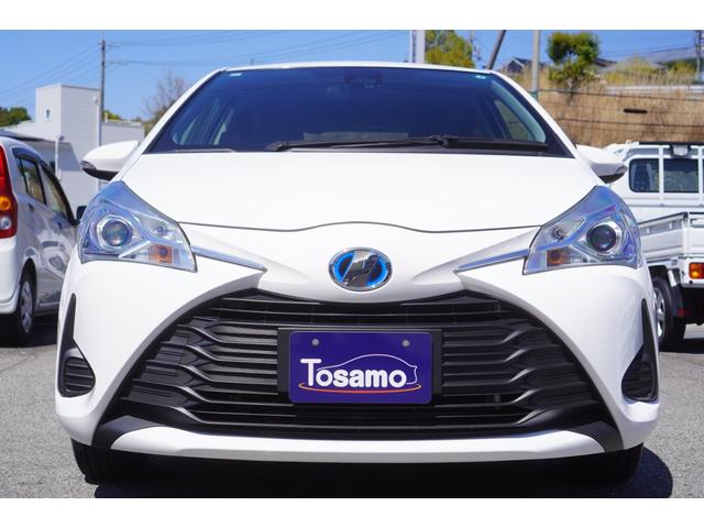 TOYOTA VITZ HYBRID F