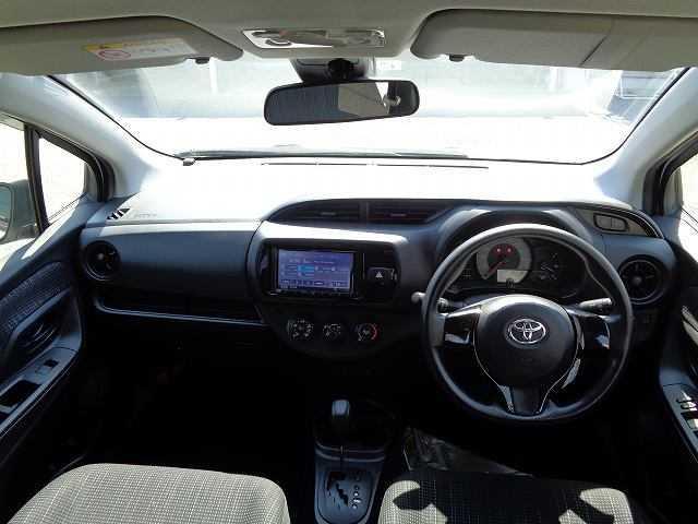 TOYOTA VITZ F