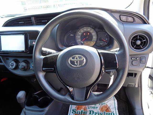 TOYOTA VITZ F