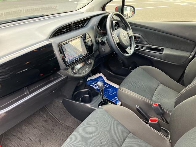 TOYOTA VITZ HYBRID U