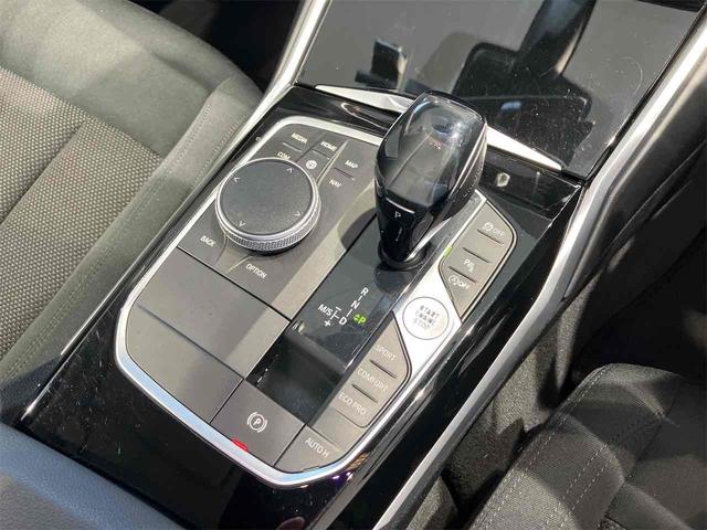 BMW 3 SERIES 320i