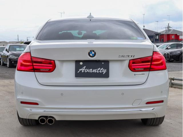BMW 3 SERIES 320i LUXURY
