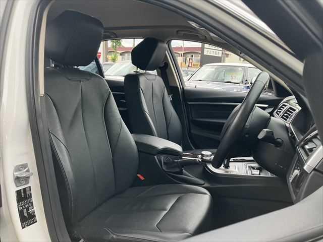 BMW 3 SERIES 320i LUXURY