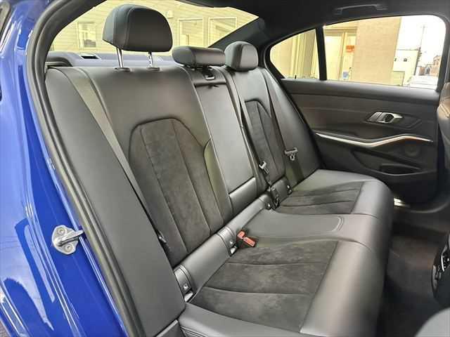 BMW 3 SERIES 320i M-SPORT