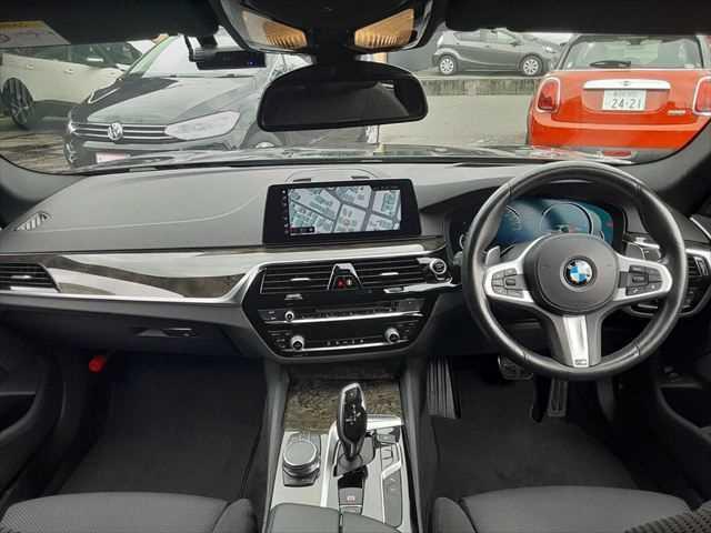 BMW 5 SERIES 523i M-SPORT