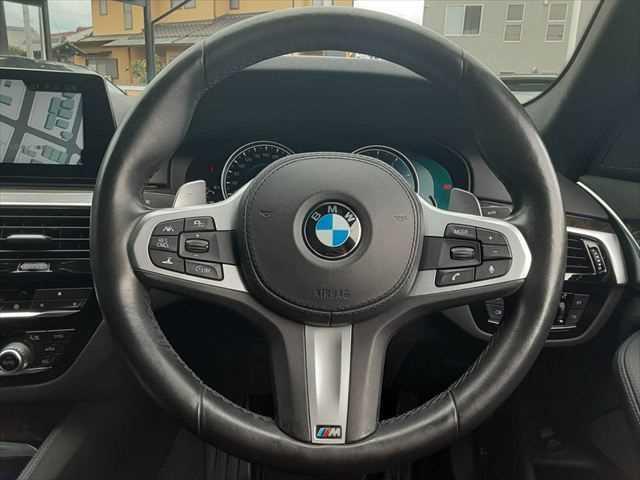 BMW 5 SERIES 523i M-SPORT