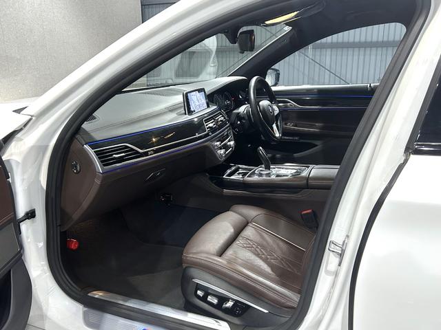 BMW 7 SERIES 740i M-SPORT