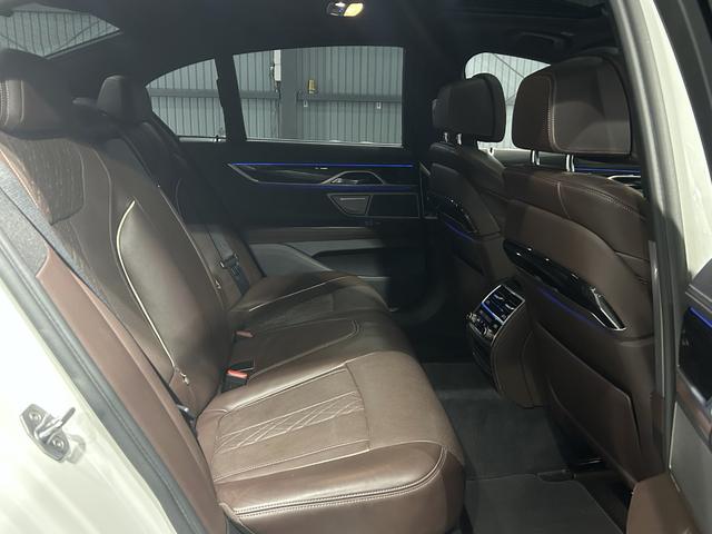 BMW 7 SERIES 740i M-SPORT