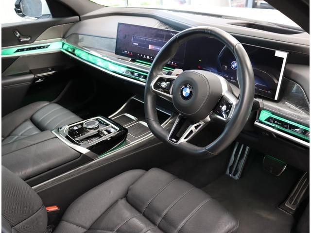 BMW 7 SERIES 740i M-SPORT