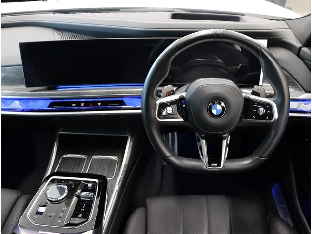 BMW 7 SERIES 740i M-SPORT