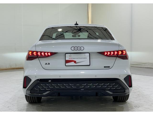 AUDI A3 SEDAN 30 TFSI S LINE