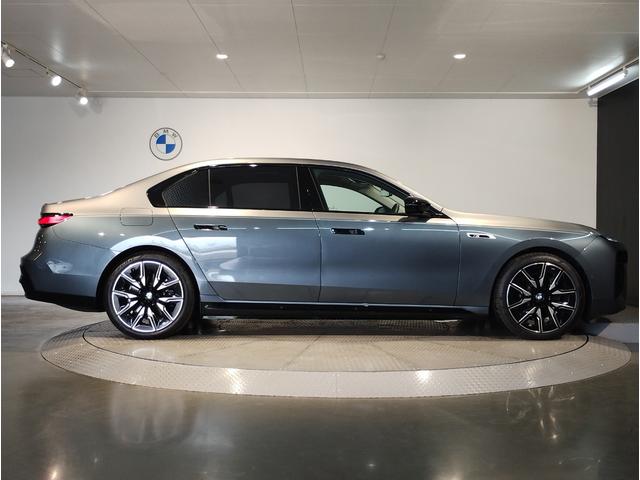 BMW i7 M70 X DRIVE