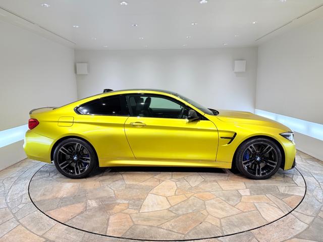 BMW M4 M4 COUPE