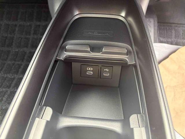 TOYOTA AQUA Z