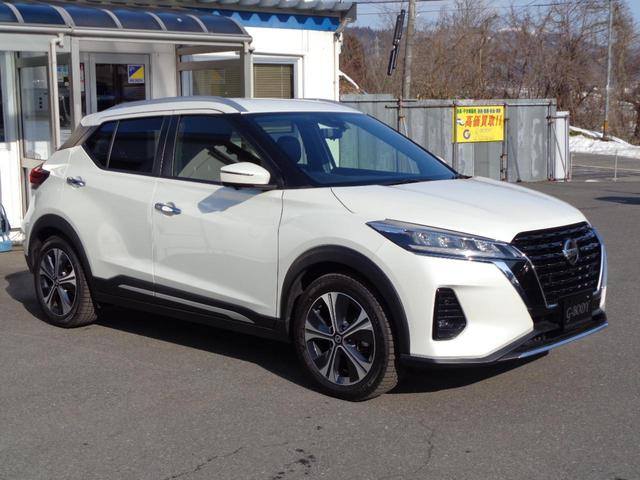 NISSAN KICKS X FOUR
