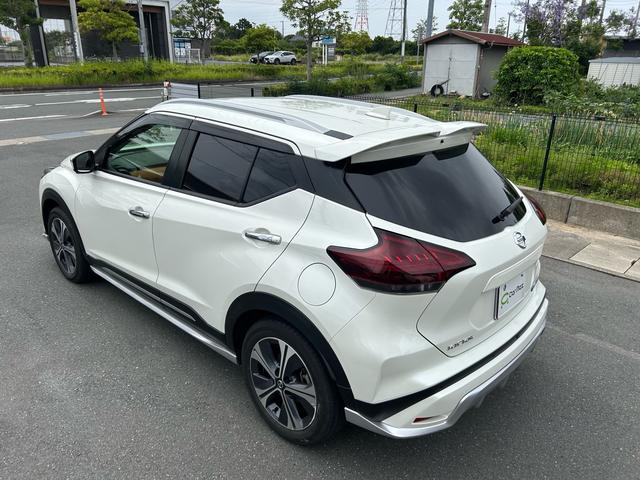 NISSAN KICKS X TWO TONE INTERIOR EDITION