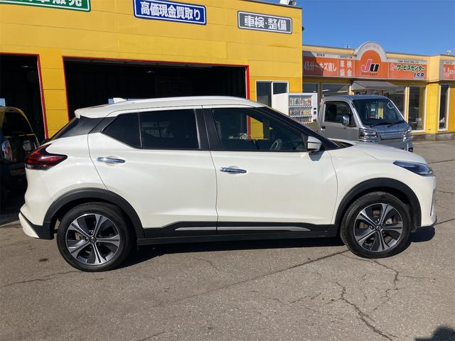 NISSAN KICKS X FOUR