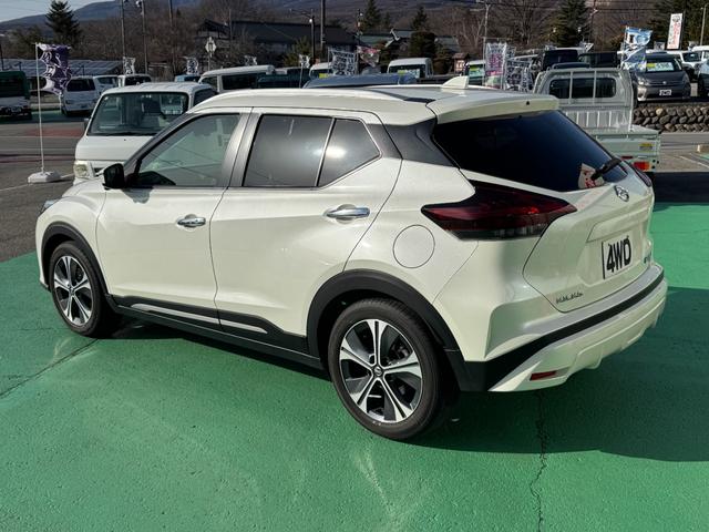 NISSAN KICKS X FOUR
