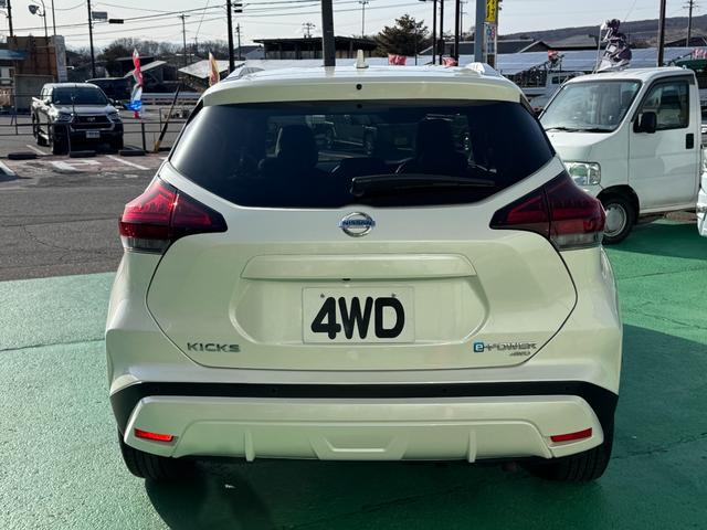 NISSAN KICKS X FOUR