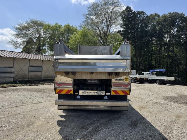 ISUZU GIGA