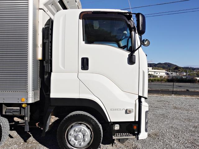 ISUZU GIGA