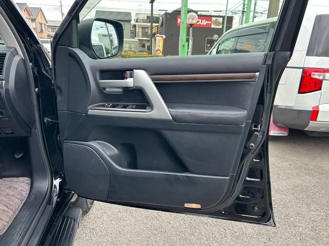 TOYOTA LAND CRUISER AX G SELECTION