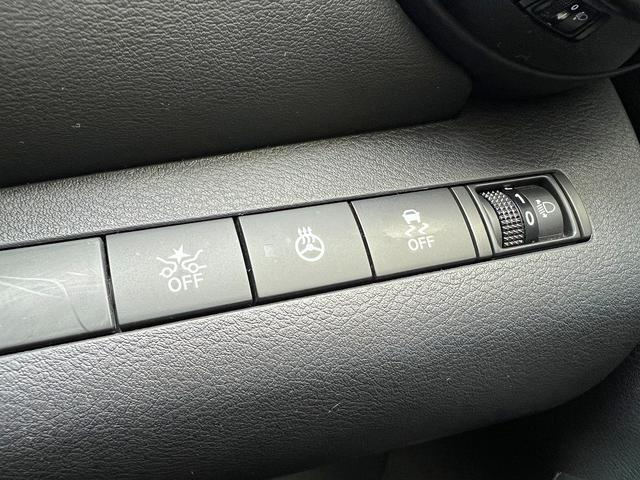 NISSAN KICKS X FOUR