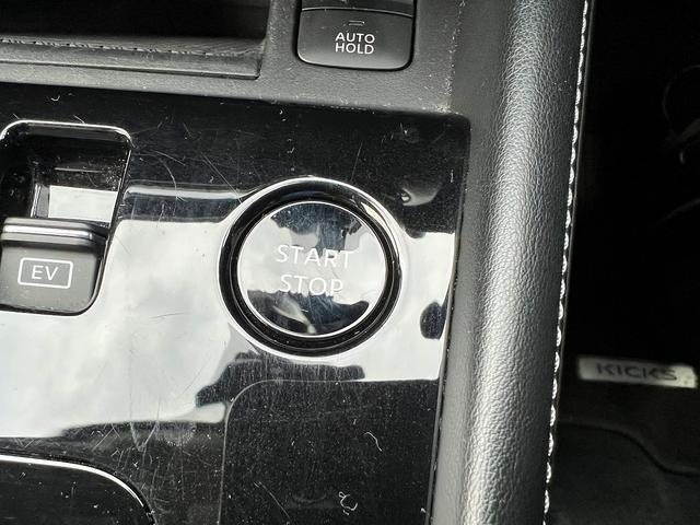 NISSAN KICKS X FOUR