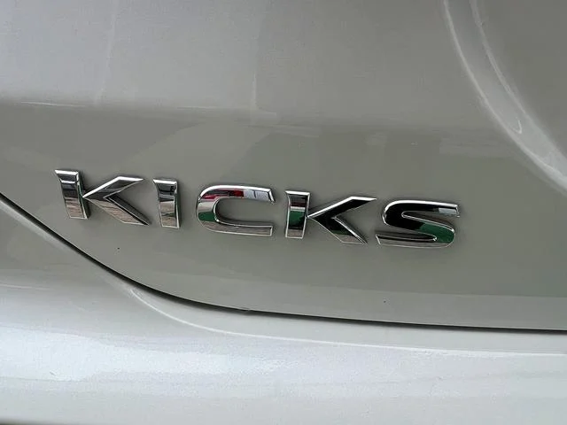NISSAN KICKS X FOUR
