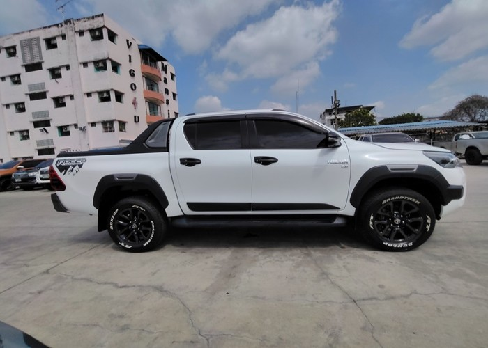 TOYOTA HILUX DOUBLE CAB