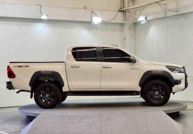 TOYOTA HILUX 2.4 E REVO DOUBLE CAB