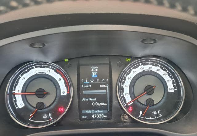 TOYOTA HILUX DOUBLE CABIN