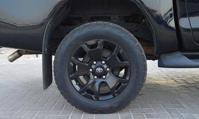 TOYOTA HILUX DOUBLE CABIN