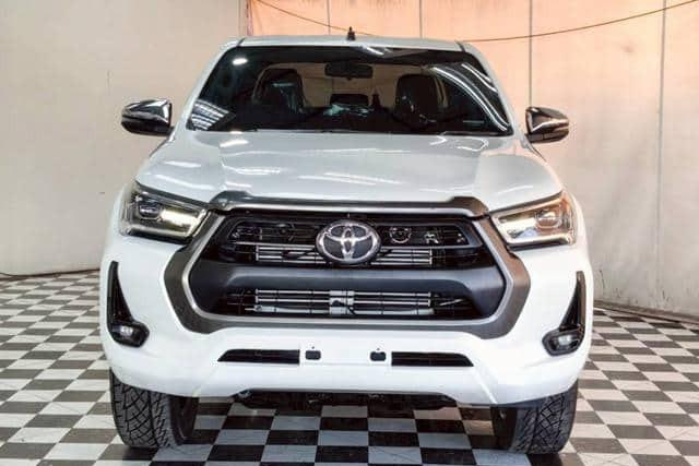 TOYOTA HILUX 2.4 E REVO DOUBLE CAB