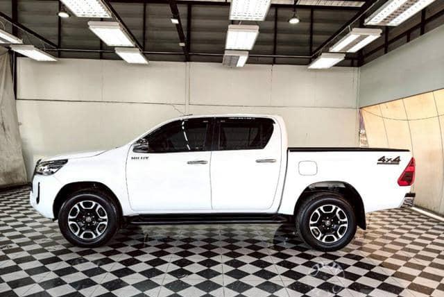 TOYOTA HILUX 2.4 E REVO DOUBLE CAB