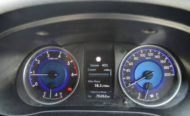 TOYOTA HILUX DOUBLE CABIN