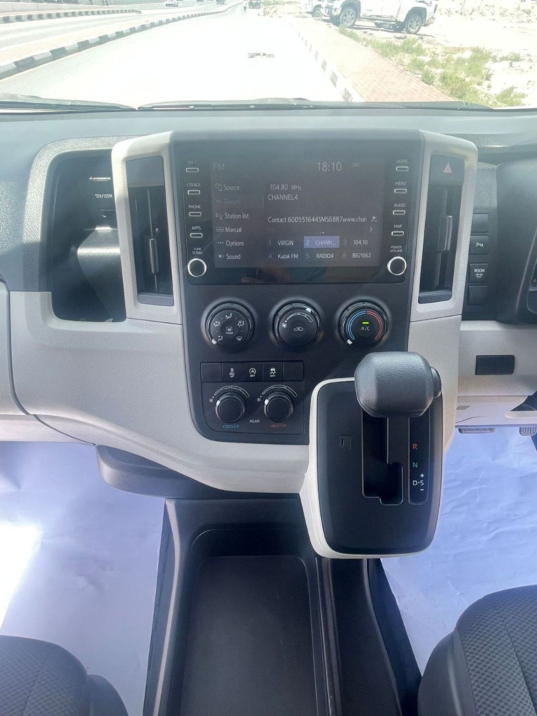 2022 TOYOTA HIACE COMMUTER