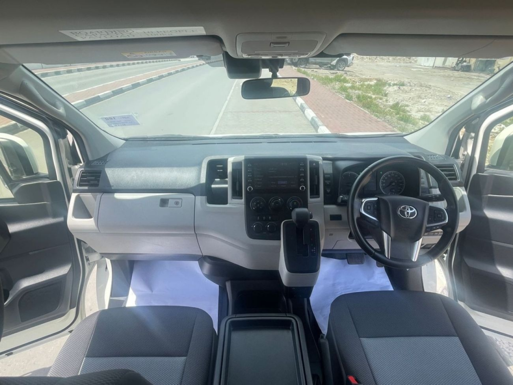 2022 TOYOTA HIACE COMMUTER