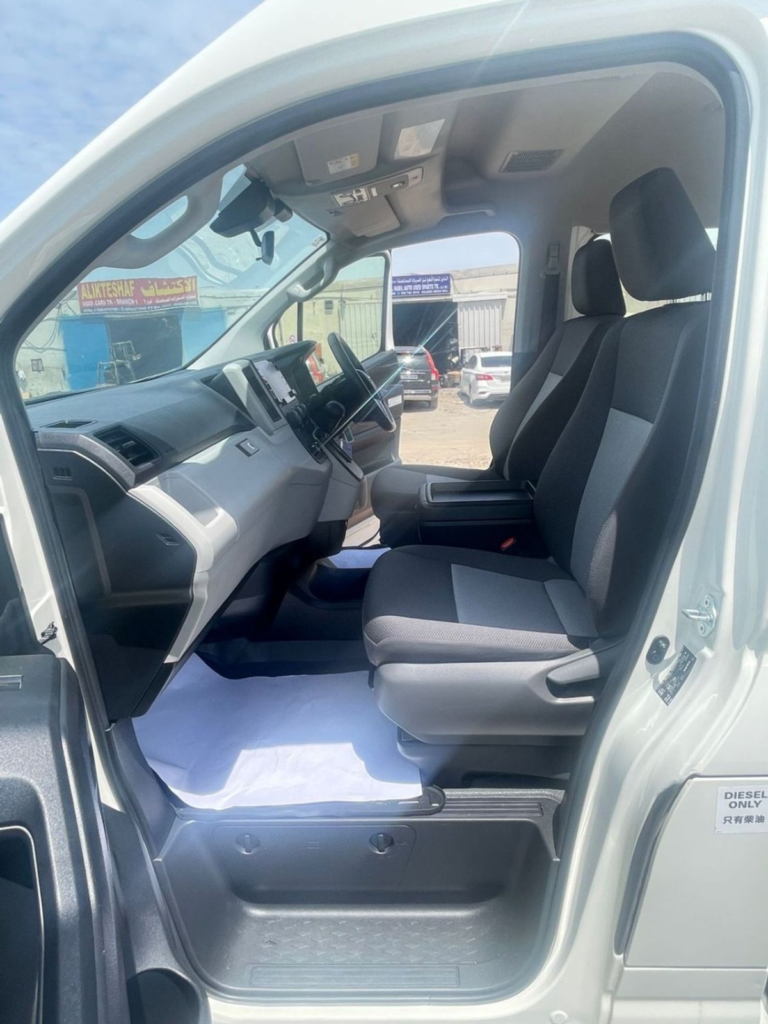 2022 TOYOTA HIACE COMMUTER