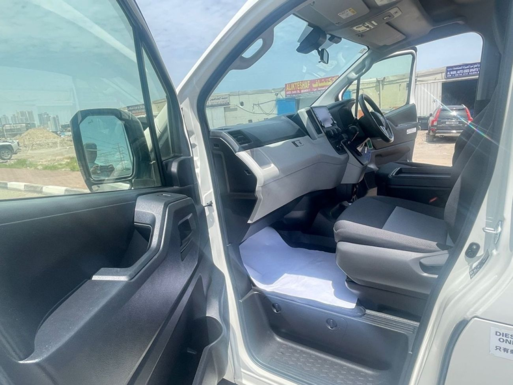 2022 TOYOTA HIACE COMMUTER